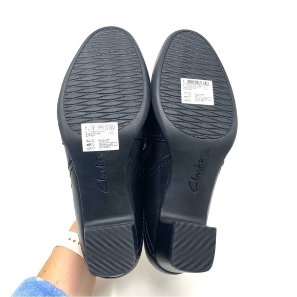 Clarks Rosalyn Nicole leather bootie black NARROW - Picture 8 of 10